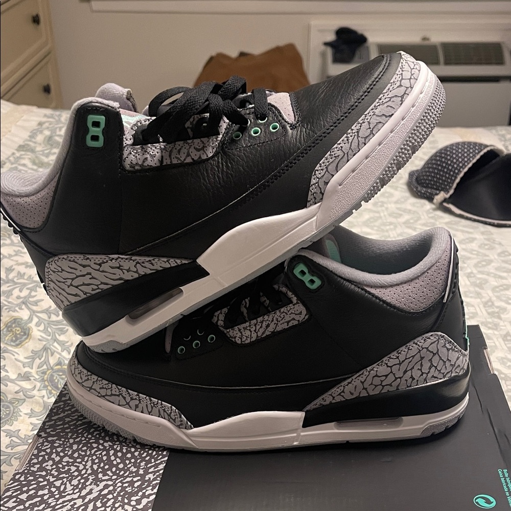 Jordan Air Jordan 3 Retro Black and Green Glow - Picture 2 of 9